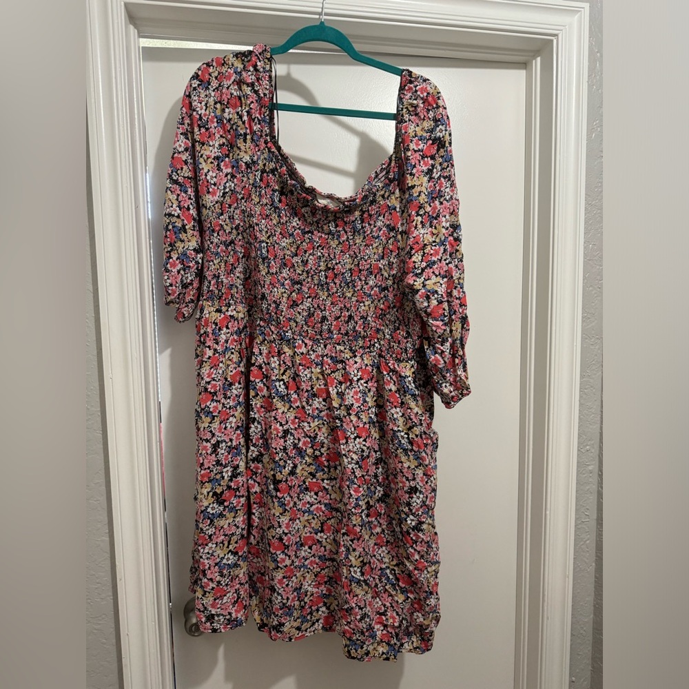 Cute dress.
